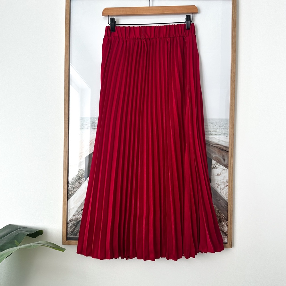 SHEIN Luxe Red Matte Satin Pleated Skirt